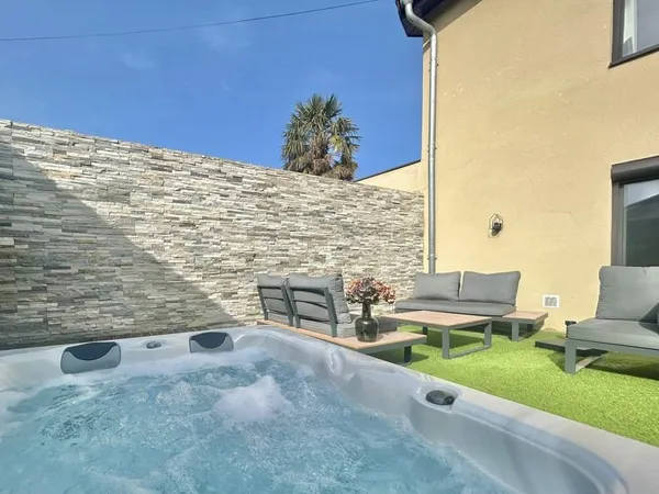 T5 115 M2 3CH + BUREAU AVEC TERRASSE ET JARDIN