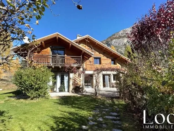Maison 8 pièces 320 m²