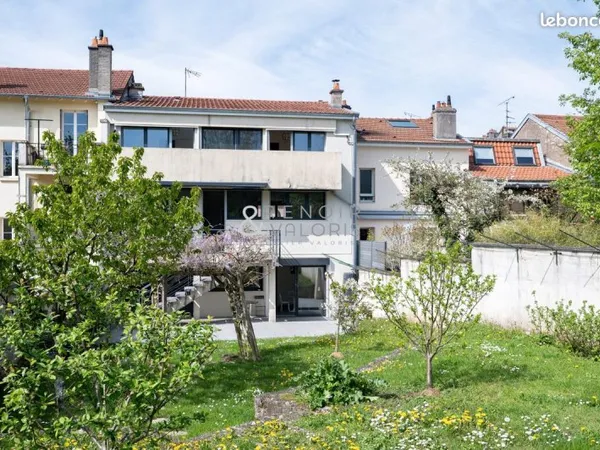 Maison 10 pièces 243 m²