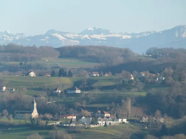 Terrain constructible de 860 m² - Saint-Ondras