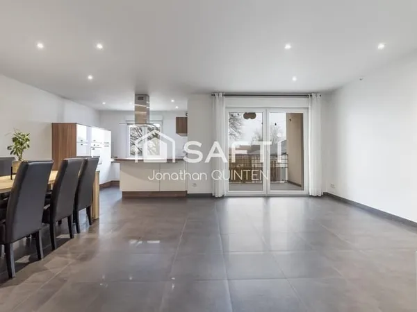 Appartement récent avec terrasse, garages et parking