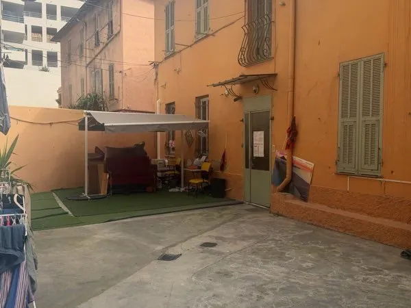 Maison niçoise de 4 appartement