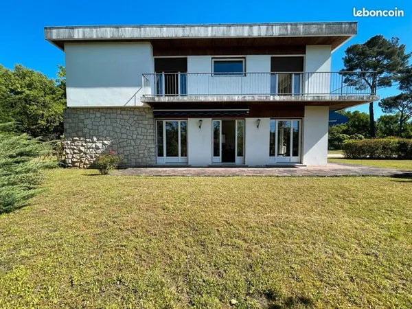 Maison 6 pièces 196 m²