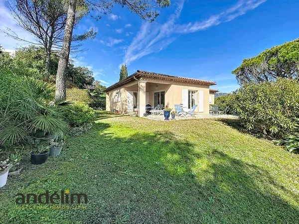 Villa de plain-pied dans un lotissement prisé