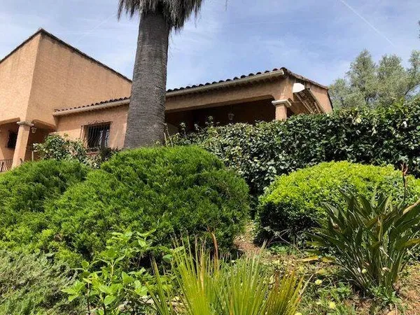 Maison 8 pièces 220 m²