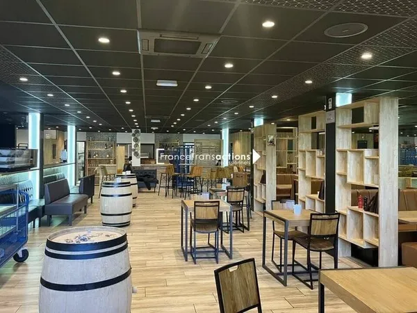 Local commercial 468 m²