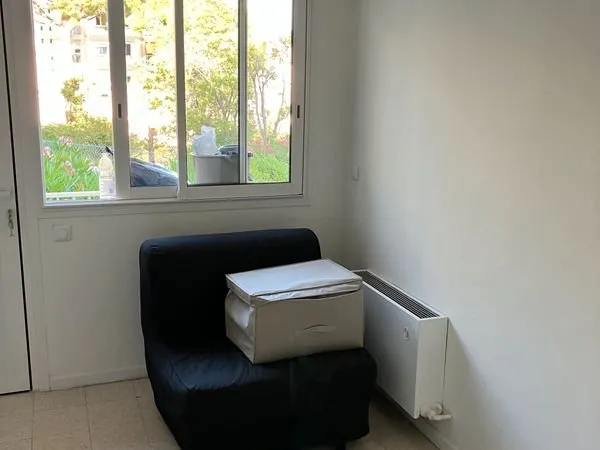 Petit studio à Antibes disponible du 6 juin à début septembre