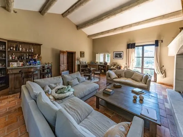 Maison 4 pièces 270 m²