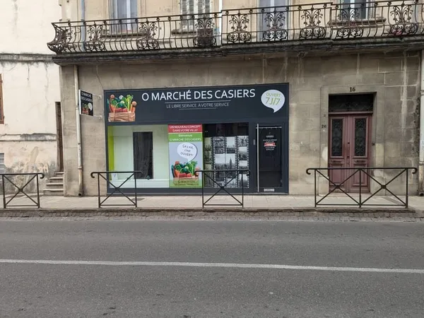 À VENDRE LOCAL COMMERCIAL HYPER CENTRE D'ARLES MURS LI