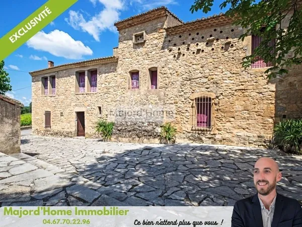 Demeure de ville et village