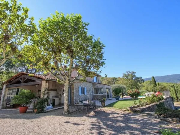 Magnifique propriété en pierre avec vue et des écuries - Fayence