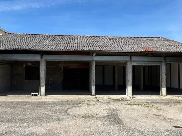 Local d'activité 220 m²