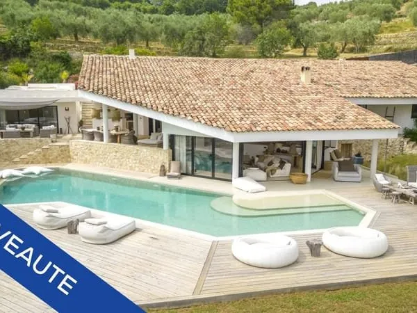 Villa contemporaine d'exception avec vue jusqu'a la mer!! '