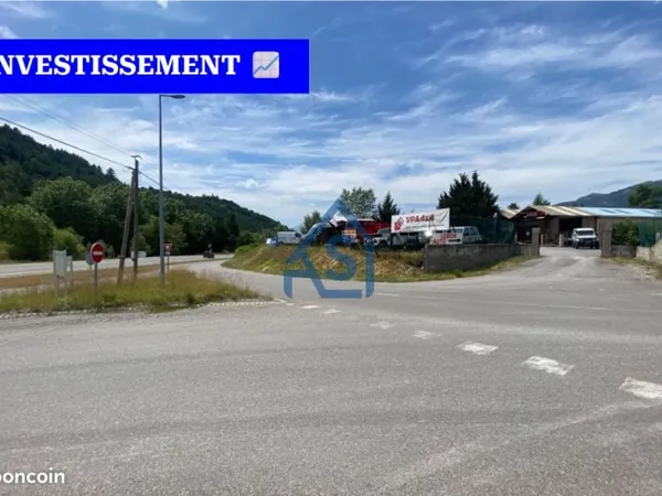 Local 479 m² Montgardin