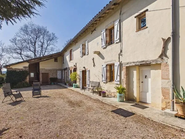 Maison de caractère avec piscine près de Castelnau-De-Montmiral