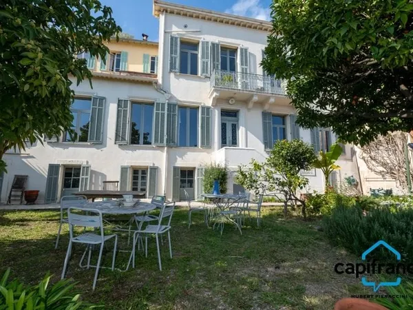 06. Grasse. Appartement Bourgeois de 180m² (150m² loi carrez) vue Mer, très calme, Jardin de 200m²,