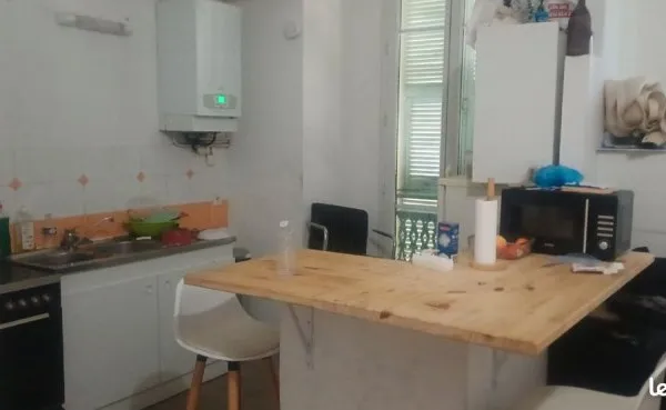 Lit dans un salon cuisine