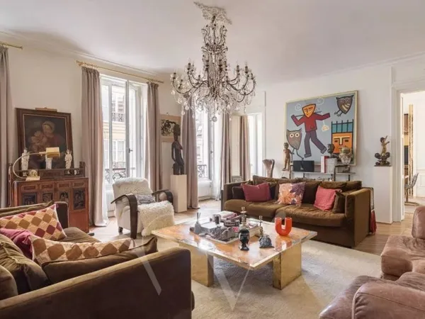 Appartement à vendre rue Barbet de Jouy, proche du Bon Marché -