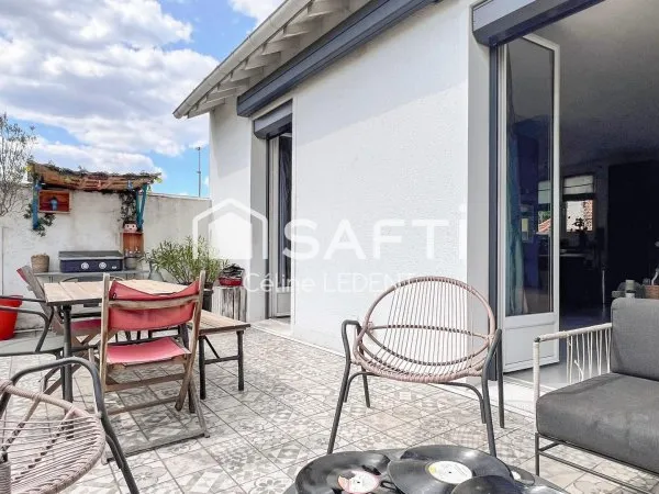 Maison non mitoyenne avec garage jardin et dépendance