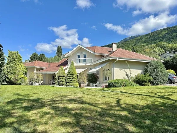 Maison 6 pièces 170 m²