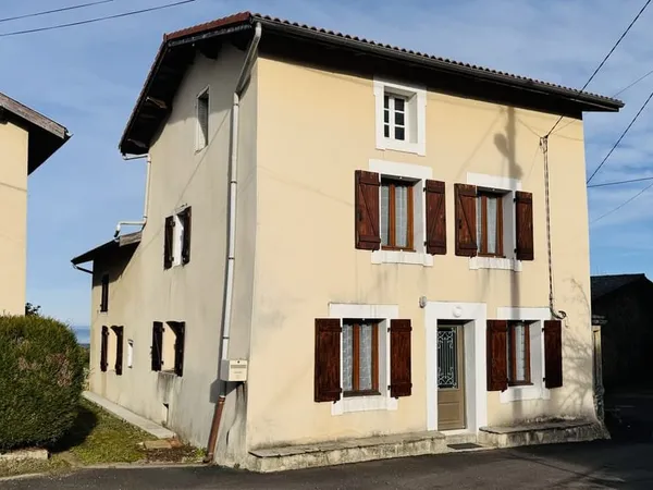 Maison de village avec terrain et grange !