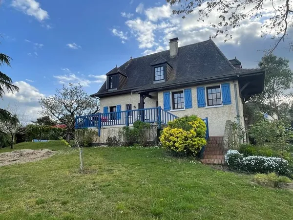 Maison Néo-béarnaise de 4 chambres avec piscine