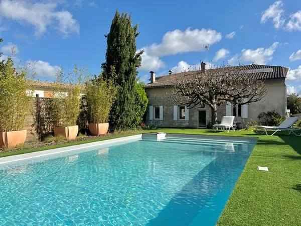 Maison bourgeoise en pierre - Galgon centre