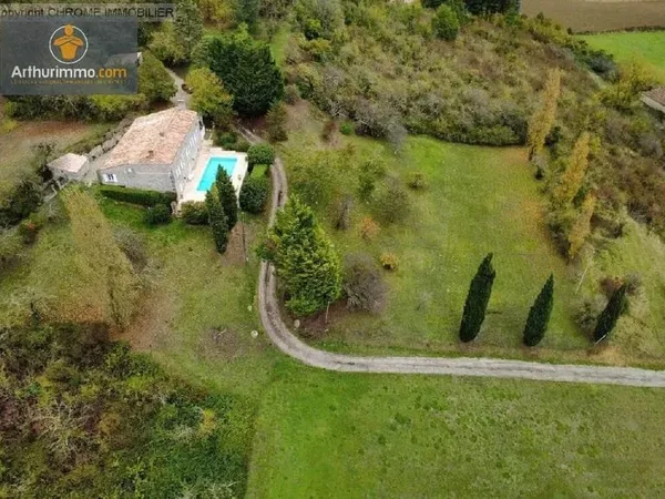 Demeure en pierre avec piscine et vue panoramique