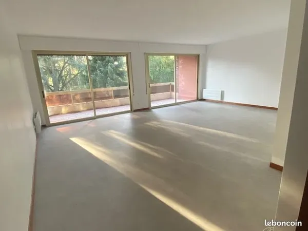 Appartement F4/5 de 114m² avec 2 terrasses de 18m² et 17m² plus CAVE et Parking à DOMONT