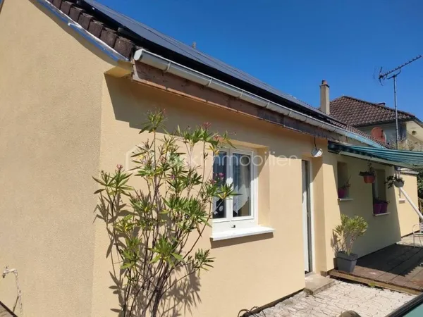 Maison de plain-pied avec deux chambres située au calme !