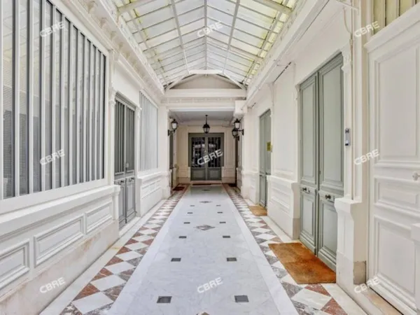 Bureaux 598 m²