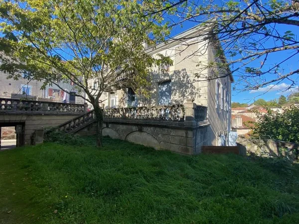 APPARTEMENT T3 AVEC TERRASSES ACTUELLEMENT LOUE. TRES BELLE