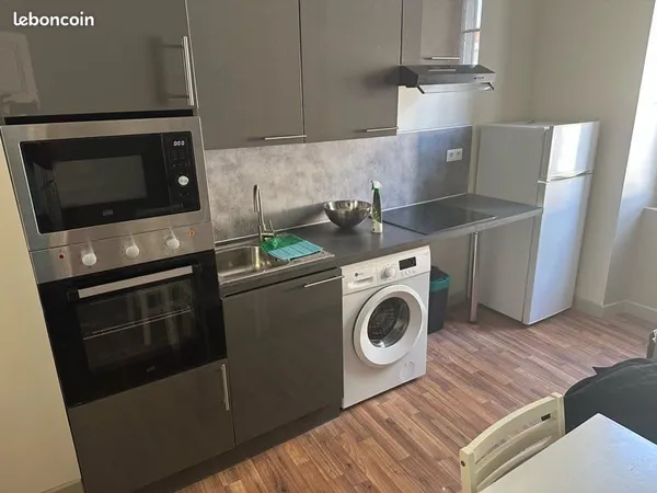 Studio meublé tout confort, entièrement rénové, disponible, Climatisation réversible