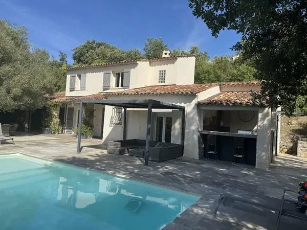 Belle villa sur les hauteurs de Tourrettes