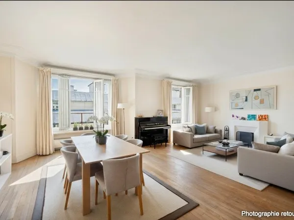 Appartement 8 pièces 230 m²