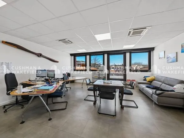 Bureaux 1011 m²