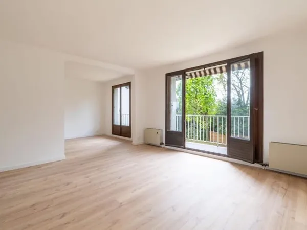 Appartement T3/T4 d'environ 86m² avec box fermé en sous-sol