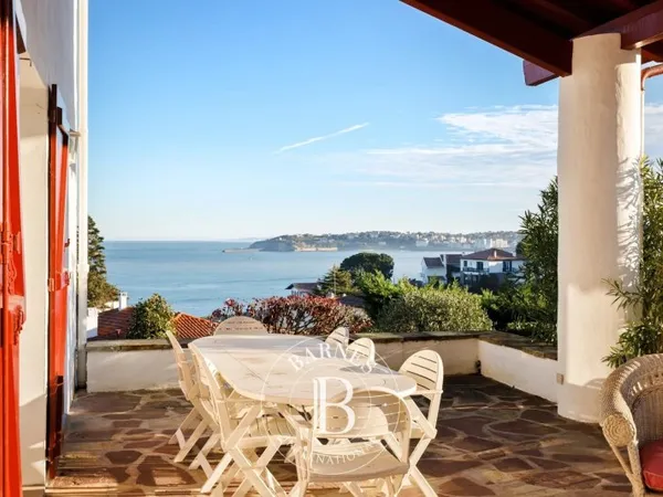 CIBOURE, BORDAGAIN, MAISON DE 175 M² AVEC VUE IMPRENABLE SUR LA BAIE