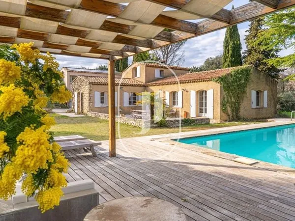 Propriété au calme absolu avec vue Sainte-Victoire