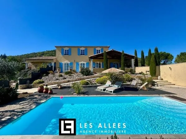 Maison 7 pièces 210 m²
