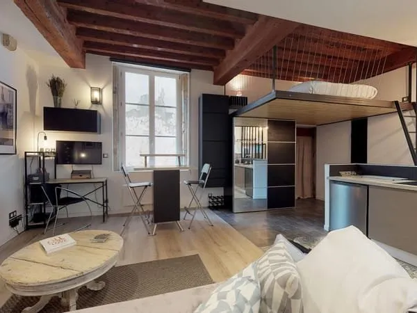 Studio de 30 m² avec mezzanine - côté cour - Vieux Lyon proche Gare Saint Paul
