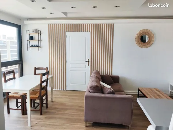 Chambre dans bel appartement en colocation
