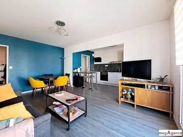 SOUS COMPROMIS Grand T2- Ascenseur, balcon et Garage - DPE C