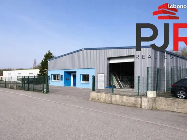 Local 825 m² Messein