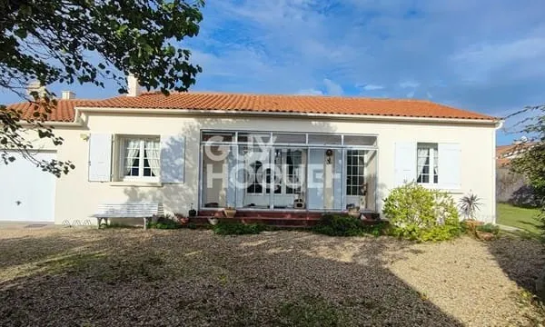 VENTE : maison T4 (108 m²) à LA BREE LES BAINS