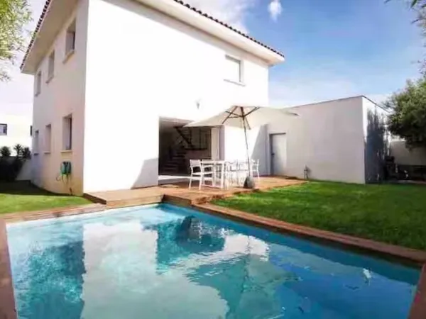 Magnifique Villa d'architecte non mitoyenne de 140 m2 avec piscine