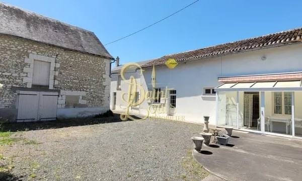 MAISON DE VILLAGE DE 123 M2 DE PLAIN-PIED AVEC DEPENDANCES E