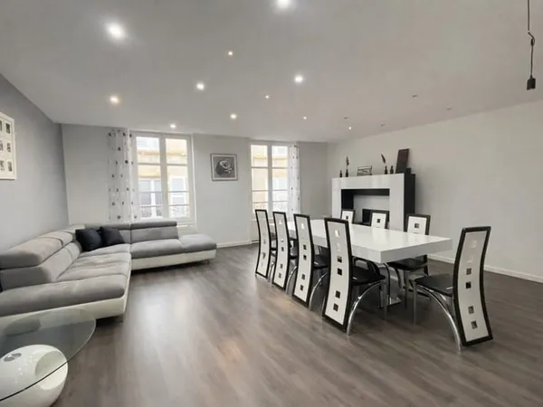 Maison de ville Charlieu 6 pièce(s) 182.5 m2 - Terrasse et dépendances
