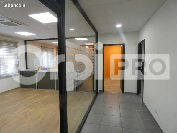 Bureau 450 m²