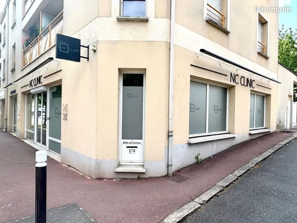 Local commercial 97 m² CHILLY MAZARIN